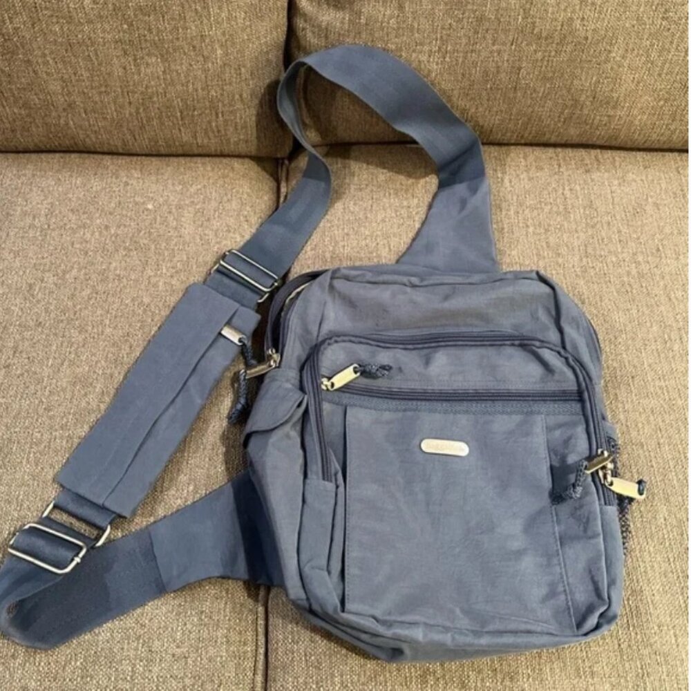 Baggalini cross body travel purse, grey